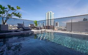Hsuites Riverside Hotel And Apartment